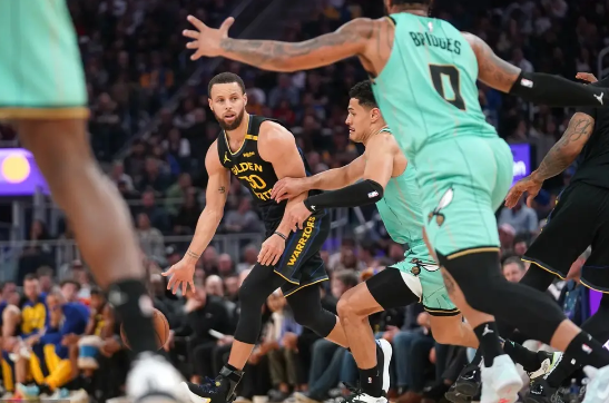 三节打卡！库里15+6 巴特勒6+8 勇士7人上双大胜黄蜂近7战6胜