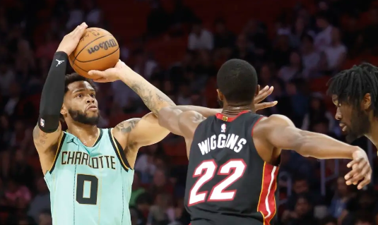 维金斯爆砍赛季新高42分 希罗29+6 热火胜黄蜂终结10连败