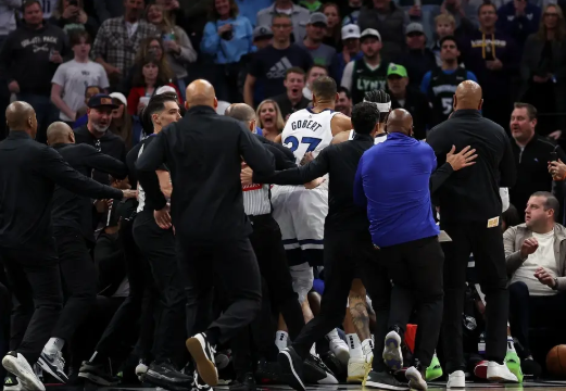 华子25+6 戈贝尔19+25 两队冲突7人遭逐 森林狼终结活塞3连胜 华子25+6 戈贝尔19+25 两队冲突7人遭逐 森林狼终结活塞3连胜